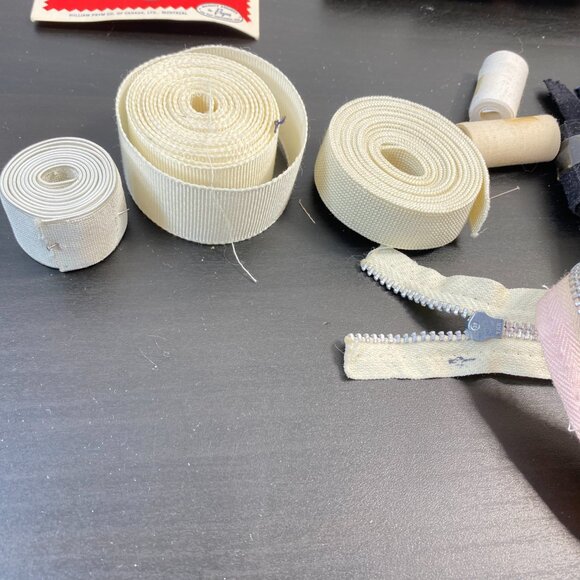 Sewing Tools, Set of 1, Sewing Notions, Zipper, Colorful, Buttons, Washable Pen - Picture 5 of 10